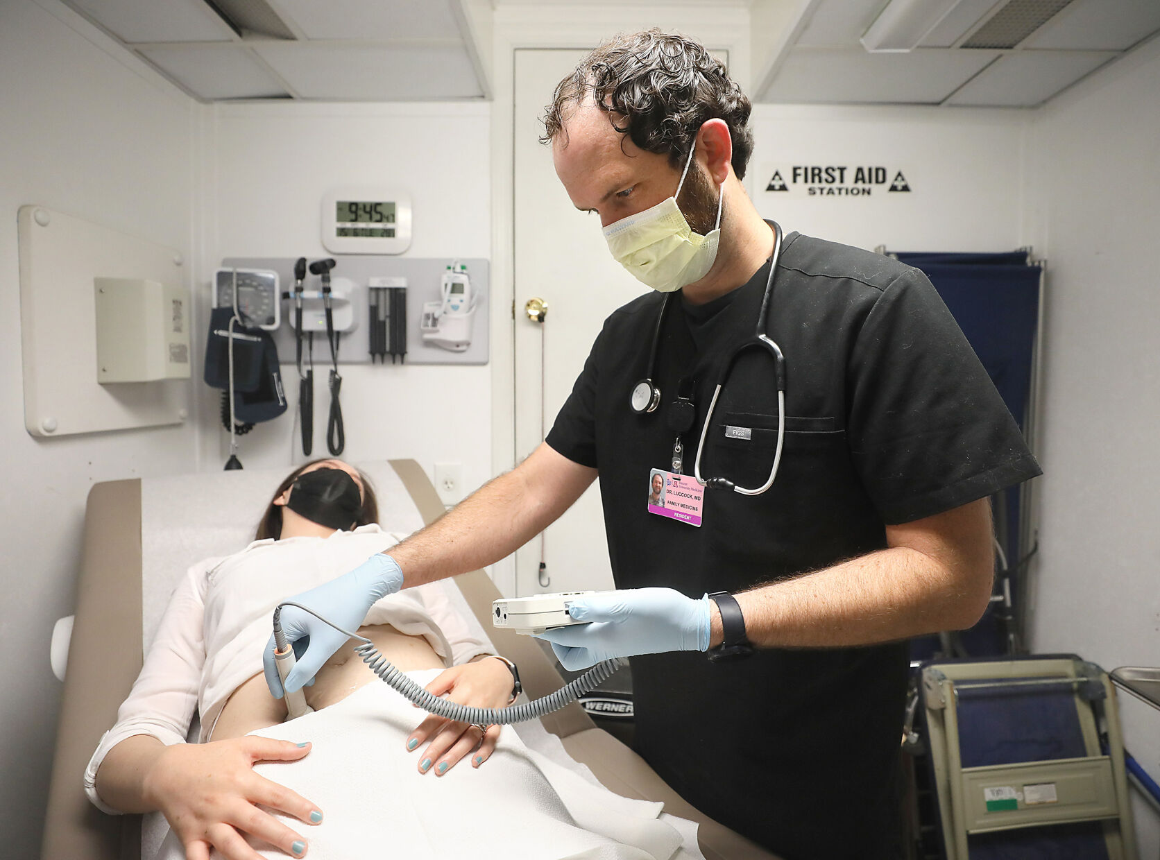 071621-tuc-le-uamobileclinic-p2.jpg